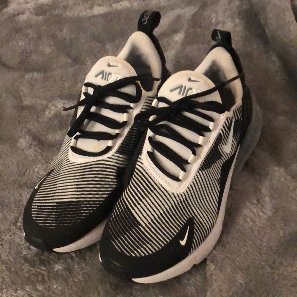 Nike 270’s
